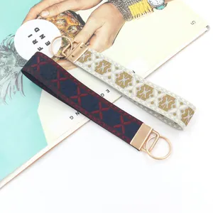 Llavero de pulsera étnico de 25mm en jacquard bordado con anillo dorado y diseño floral