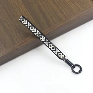 Handgeweven koord in etnische stijl met zwart-wit patroon en metalen ringgesp