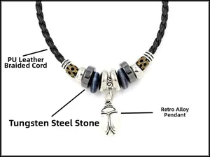 Details einer Vintage-Käfer-Kette mit geflochtener Lederkordel und Wolfram-Steinperlen