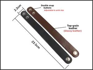 Dettaglio del bracciale in vera pelle bovina con doppi bottoni automatici regolabili