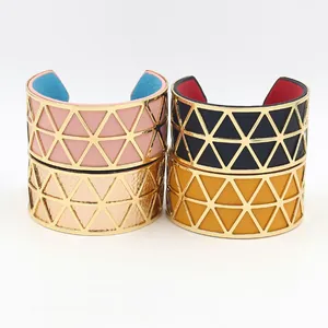 Goldene hohle Dreieck Manschette Armband mit austauschbaren bunten PU Leder Einsätzen