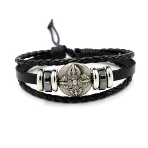 Verstellbares mehrlagiges Herren-Lederarmband in Schwarz mit Kreuz-Schild-Anhänger