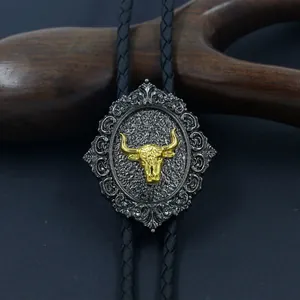 Vintage Bullenkopf-Bolo-Tie mit goldenem Stierschädel auf verzierten silbernen Metall