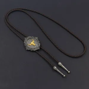 Detail der Bullenkopf Bolo Tie mit brauner Lederkordel und Zinklegierungsschieber