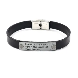 Herren Lederarmband in Schwarz mit gravierter Edelstahlplatte und Faltschließe