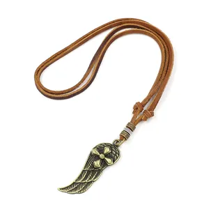Pendaglio ad ali e croce in bronzo vintage su collana in pelle intrecciata marrone uomo e donna