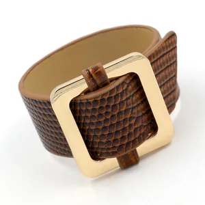 Bracelet manchette large marron aspect serpent avec boucle carrée dorée