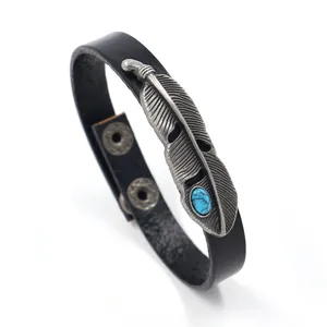 Vintage Lederarmband in Schwarz mit Silberfeder-Anhänger und blauem Türkisstein