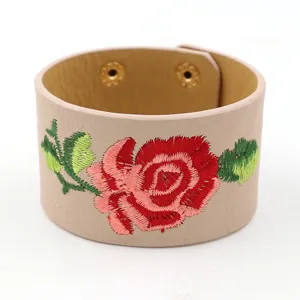Bracelet large en cuir PU beige avec broderie florale et boutons-pression réglables