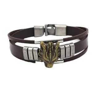 Pulsera multicapa de cuero marrón oscuro con cabeza de lobo de bronce y cierre punk de metal