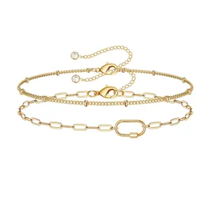 Gelaagde gouden paperclip ketting armband set met een decoratieve ovale schroefsluiting