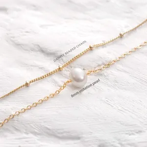 Minimalistische dubbellaagse goudkleurige armband met een 8mm parel voor dames