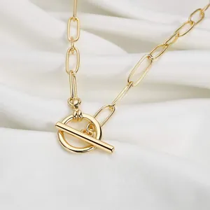 Detailed close-up of 18K gold paperclip chain necklace with a stylish toggle clasp