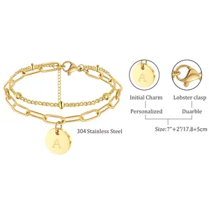 18K goud vergulde dubbellaagse roestvrijstalen armband met letter A-hanger en karabijnsluiting