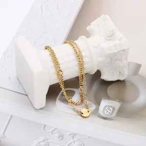 Bracelet double chaîne plaqué or 18 carats avec petites perles et pendentif lettre A