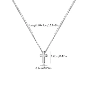 Collana minimalista con ciondolo a croce in acciaio argento e misure incluse