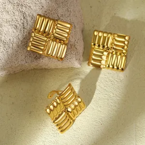 Vintage 18K Vergoldet Edelstahl Geometrische Gerippte Quadratische Ohrstecker Und Strukturierter Ring Schmuckset Für Damen