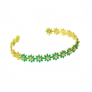 Bracelet chic en acier titane avec marguerites en émail vert et finition dorée femme