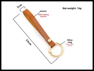 Dettaglio del cordino in pelle bovina marrone 14cm con anello in lega dorata lucida