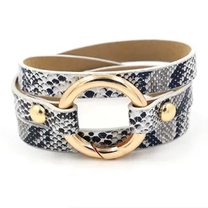 Mehrlagiges Lederarmband mit Schlangenmuster für Damen und goldener runder Schnalle