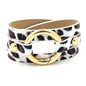 Dreilagiges PU-Lederwickelarmband mit Leopardenmuster und großer goldener Ringschnalle