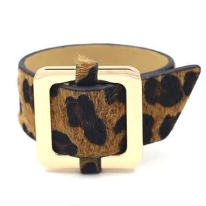Brazalete ancho de piel de leopardo con hebilla cuadrada dorada para mujer moda