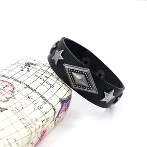 Pulsera punk de cuero negro con tachuelas de estrellas y rombos plateados para hombre hip hop