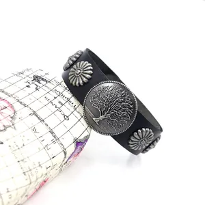Bracelet manchette en cuir noir punk avec arbre de vie et rivets de tournesol