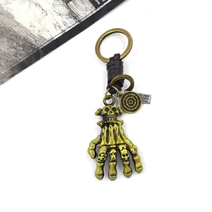 Portachiavi vintage in lega di zinco con mano scheletrica e cordino in pelle marrone
