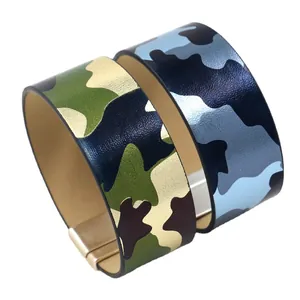 Modische breite Manschettenarmbänder aus PU-Leder mit Tarnmuster und Magnetverschluss