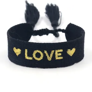 Bracelet d'amitié tissé noir style ethnique avec broderie LOVE dorée et pompons