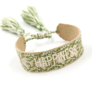 Pulsera de la amistad tejida en beige con detalles verdes y bordado HAPPINESS