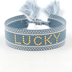 Υφαντό βραχιόλι Lucky μπλε-λευκό με χρυσά γράμματα και ρυθμιζόμενη φούντα