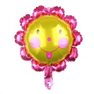 Lächelnder Sonnenblumen-Folienballon mit rosa Blättern für die Partydekoration