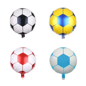 Lot de quatre ballons de foot en aluminium colorés noir, jaune, rouge et bleu pour fête