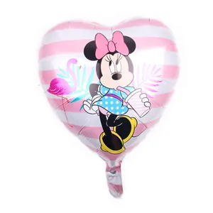 Détail d'un ballon en aluminium en forme de cœur avec Minnie Mouse et des flamants