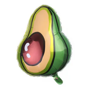 Dettaglio di un palloncino in alluminio a forma di avocado con colori vivaci e design reale
