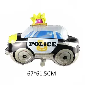 Détail d'un ballon en aluminium voiture de police avec texte POLICE et badge doré