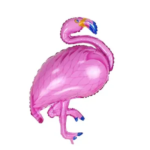 Détail d'un ballon flamant rose en aluminium avec finition métallique et bords scellés