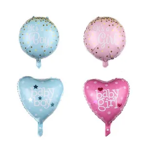 Detail van blauwe en roze folieballonnen met gouden stippen voor gender reveal party