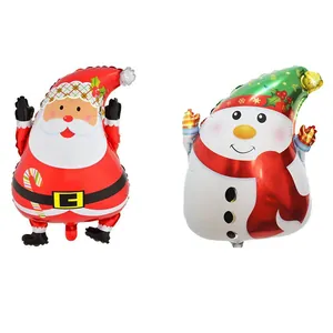 Detalle de globos de papel de Papá Noel y muñeco de nieve con acabado metalizado