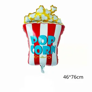 Detalle del globo de palomitas de 46x76cm con rayas rojas y texto Pop Corn azul