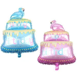 Détail de ballons en aluminium en forme de gâteau à trois étages avec texte d'anniversaire