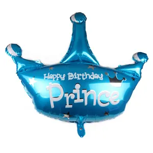 Détail du ballon couronne bleue avec texte Happy Birthday Prince et motifs d'étoiles