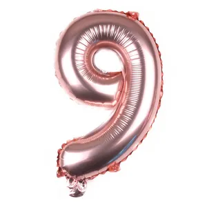 Detail eines 16-Zoll Folienballons Zahl 9 in Roségold mit Heißsiegelkante