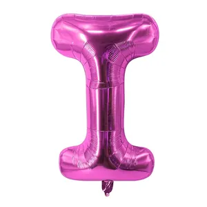 Détail du ballon lettre I en aluminium magenta 16 pouces avec texture métallique de fête