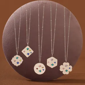 Colliers ciel étoilé minimalistes avec gemmes colorées et pendentifs en acier inoxydable