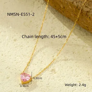 Collar de corazón en oro de 18K con colgante de piedra rosa y cadena ajustable