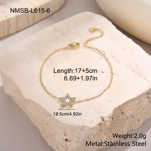 Makro-Detail des Sternanhängers an einem 18K vergoldeten Edelstahl-Kettenarmband