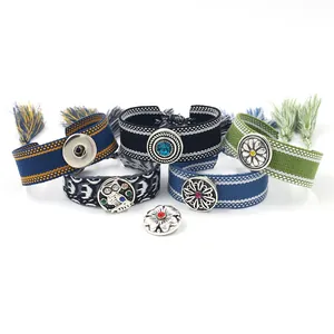 Set de pulseras Noosa trenzadas bohemias con botones de presión y adornos de borlas